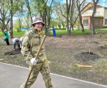 В субботу, 17 мая, в Курманском парке высадили яблоневую аллею