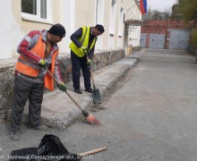 С начала мая в Заречном ведется уборка внутридворовых проездов и стоянок