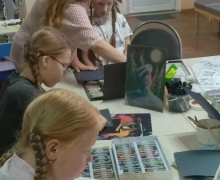 В Мезенской библиотеке прошёл мастер-класс по масляной пастели