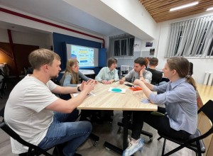 Клуб «Между Sтрок» провёл первую встречу в Молодёжном центре Заречного