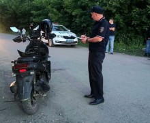 В Белоярском подросток на мопеде спровоцировал аварию: пострадал пассажир