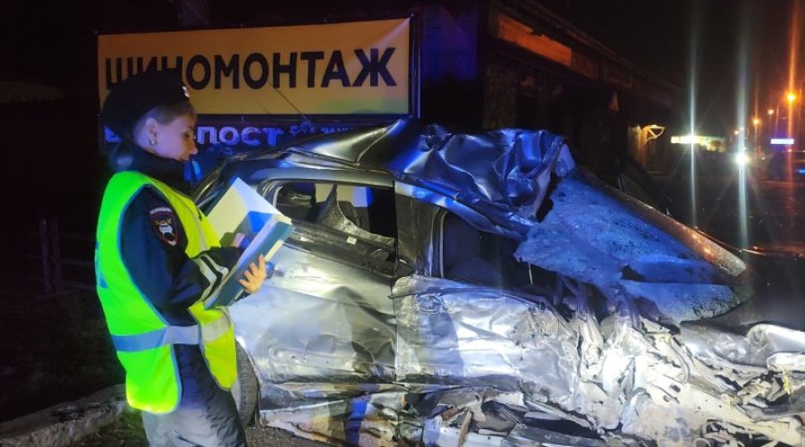 Сотрудники Госавтоинспекции Заречного устанавливают обстоятельства ДТП, в котором пострадал водитель