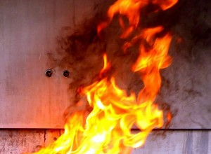За сутки в Заречном ликвидировали два пожара: горели гараж и квартира