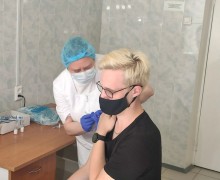 Почти 200 тысяч доз вакцины от клещевого энцефалита закуплено в Свердловской области с начала 2026 года