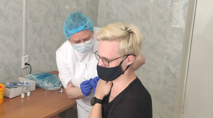 Почти 200 тысяч доз вакцины от клещевого энцефалита закуплено в Свердловской области с начала 2026 года