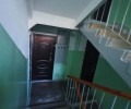В доме на Кузнецова завершили ремонт подъезда и обновили двери