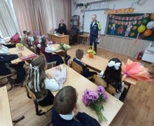 День знаний в Заречном: сотрудники ГИБДД поздравили школьников и напомнили о безопасности