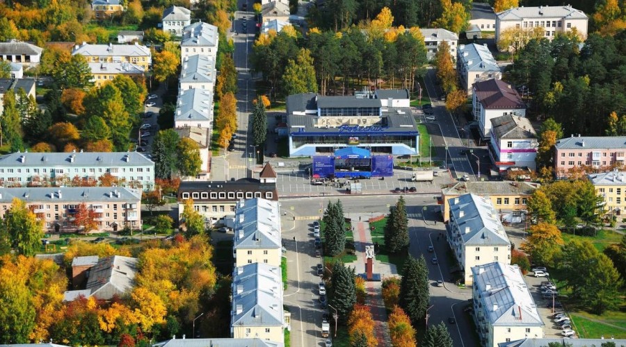 Сегодня вечером и до завтра (15 октября) закрыта стоянка у ДК «Ровесник»