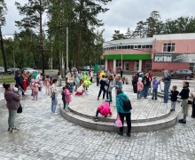 Около ТЮЗа закончили ремонтировать амфитеатр и обновили его детским праздником