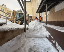 Осуществляется механизированная очистка и вывоз снега с придомовой территории