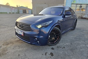 Infiniti QX70, 