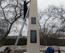 Жители Курманки привели в порядок мемориал погибшим в Великой Отечественной войне